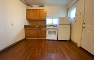 One Bedroom in Oakland! Great Location & Heat is Included! Call Today!