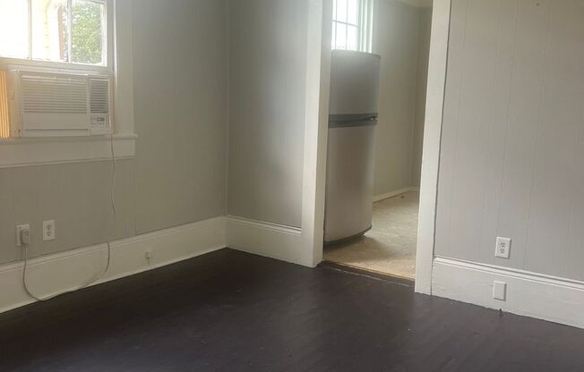 3 beds, 1 bath, 1,106 sqft, $1,100