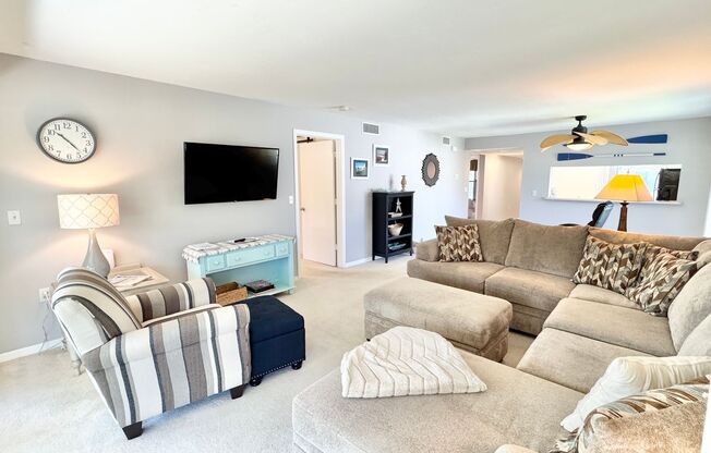 ** ABBEY AT BERKSHIRE VILLAGE ** 2 BED / 2 BATH - CONDO - TURNKEY - SEASONAL OR SHORT TERM RENTAL