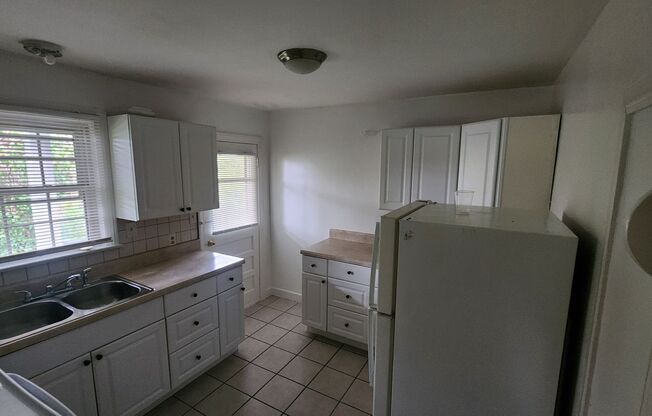 1 bed, 1 bath, $795, Unit # #D