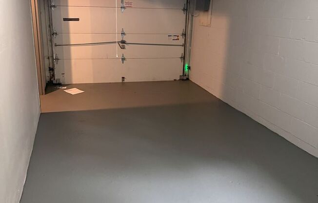 3 beds, 1 bath, 975 sqft, $1,375, Unit 3315J