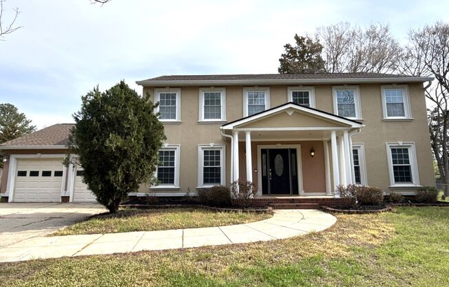 Beautiful home in the Shadow Lake Community!