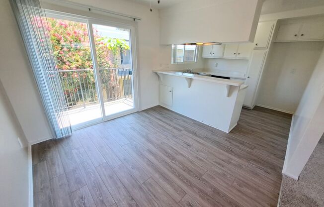 2 beds, 2 baths, 999 sqft, $2,595, Unit 423