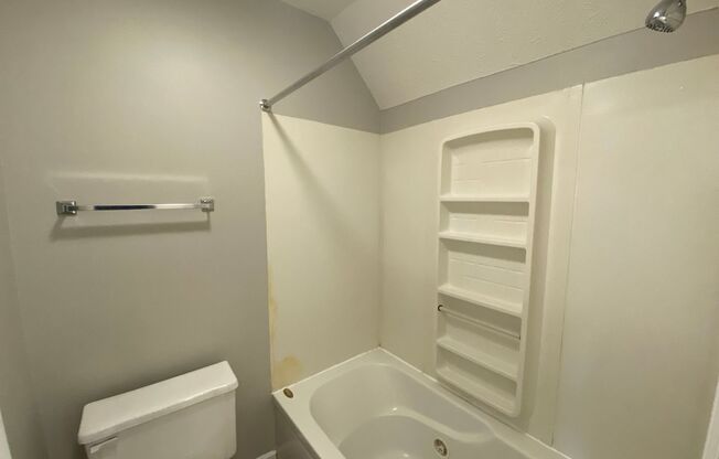 2 beds, 2 baths, 1,350 sqft, $1,525, Unit 26