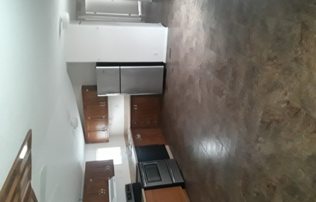503 Uhland Rd