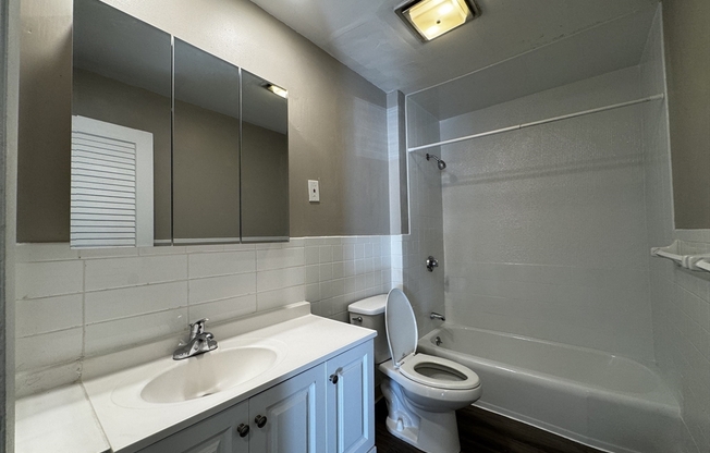 2 beds, 1 bath, 850 sqft, $2,600, Unit 49