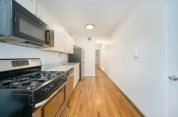 103 W 105 ST