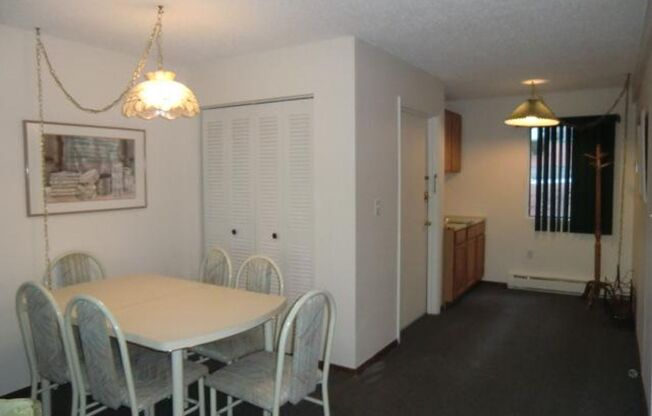 2 beds, 2 baths, $1,400, Unit Unit 724