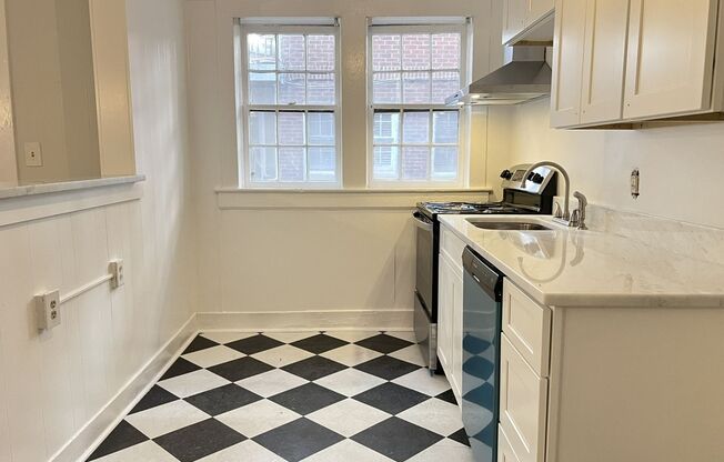 Studio, 1 bath, 500 sqft, $1,295, Unit 869-2