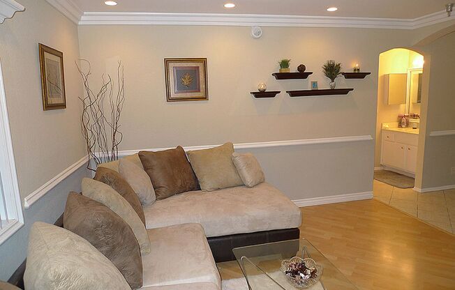 2 beds, 2 baths, 910 sqft, $2,595, Unit 410