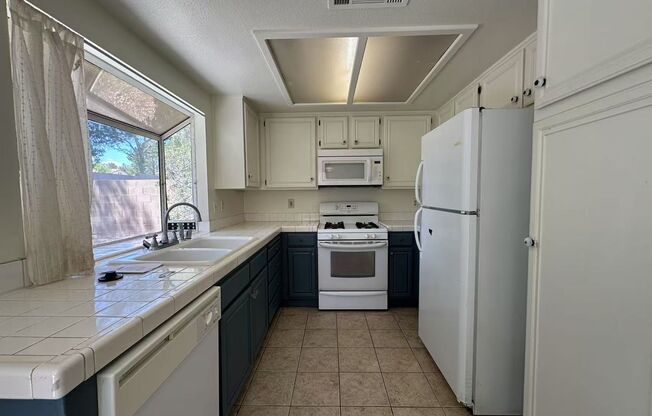 ozy 2-story single-family hom