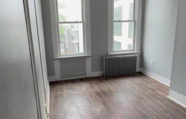 3 beds, 1 bath, 3,240 sqft, $3,500
