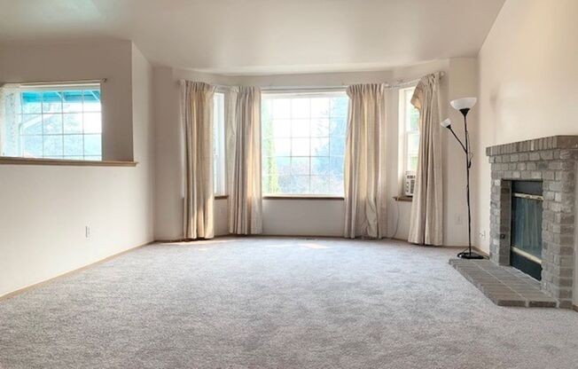 Spacious 4 Bed 2.5 Bath Home in Graham