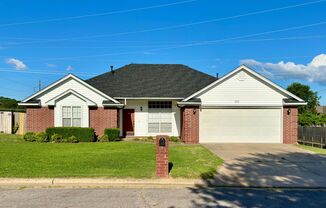 * Move-In Special * Gorgeous 4 Bed / 2 Bath Home in Fort Smith