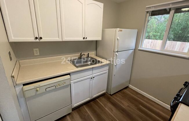 2 beds, 1 bath, $1,395, Unit 07