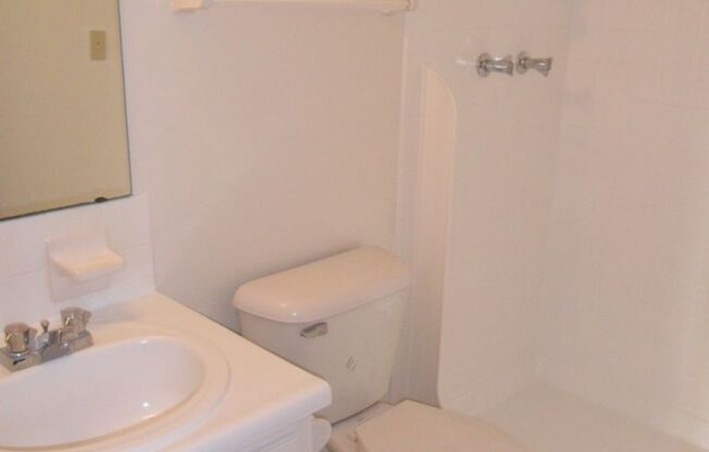 2 beds, 2 baths, 990 sqft, $1,150, Unit 05 - 516