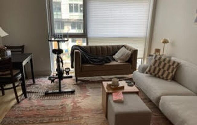 Great location, two beds, two baths, Metro!