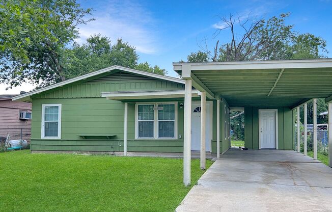 Cozy, Remodeled 2BR with Covered Parking & Yard