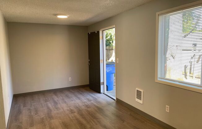 3 beds, 1.5 baths, 1,200 sqft, $1,798, Unit 3