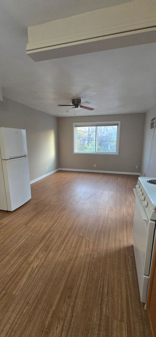 1 bed, 1 bath, $650, Unit Apt 6