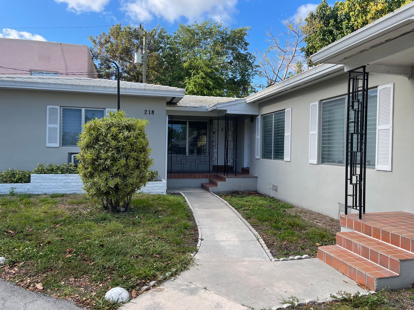 218 Antiquera Ave.