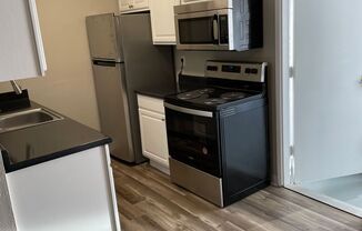 3 beds, 1 bath, 925 sqft, $2,100, Unit H-30 3/1