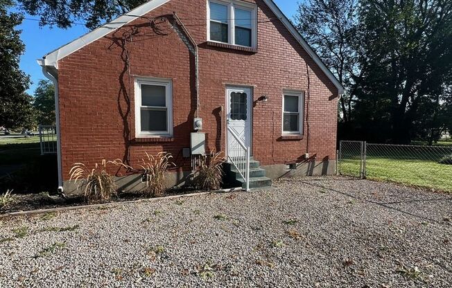 4 beds, 1 bath, $1,695