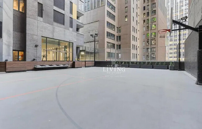 1 bed, 1 bath, 832 sqft, $6,300, Unit 18C