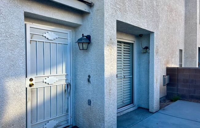 1435 sq ft,  3 BEDROOM, 2 1/2 BATH, 2 CAR GARAGE TOWNHOME IN GATED COMMUNITY