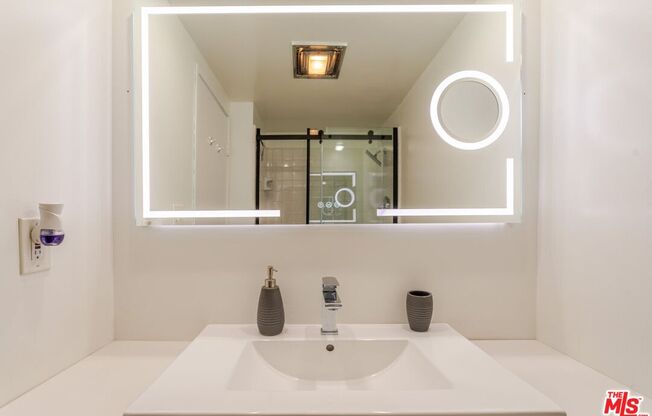 2 beds, 2 baths, 1,172 sqft, $4,550, Unit 1105