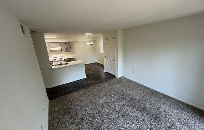2 beds, 1 bath, 848 sqft, $1,900, Unit 1806