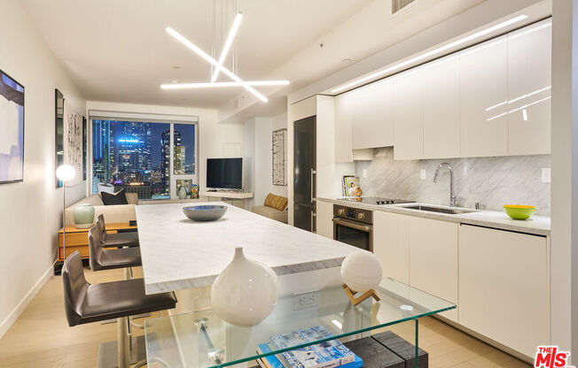 1 bed, 1 bath, 840 sqft, $3,300, Unit 1908