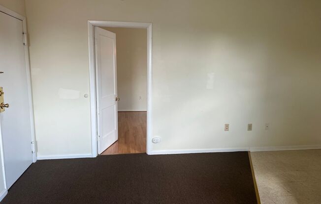 1 bed, 1 bath, 450 sqft, $1,135, Unit 3R / H