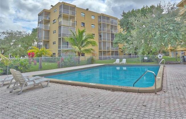 2 beds, 2 baths, 1,000 sqft, $2,200, Unit R- 207