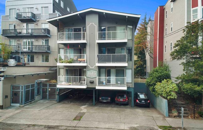 1613 Summit Flats