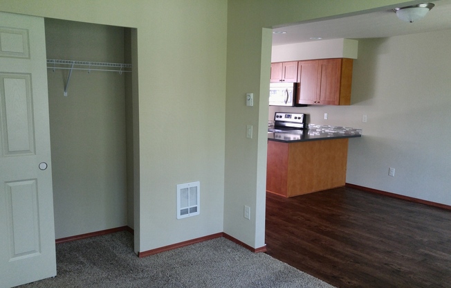 Studio, 1 bath, 464 sqft, $1,350, Unit 202