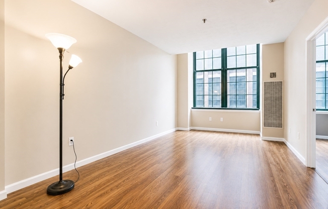 1 bed, 1 bath, 774 sqft, $1,900, Unit B37