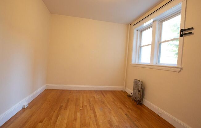 4 beds, 1.5 baths, $5,167, Unit 62 Egmont St. #1