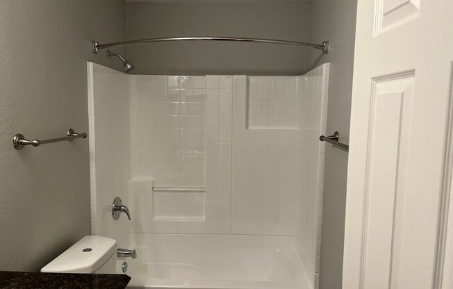 2 beds, 1 bath, 850 sqft, $2,550, Unit D-4