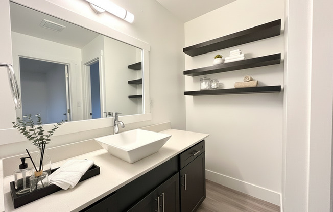 1 bed, 1 bath, 555 sqft, $1,295, Unit 9