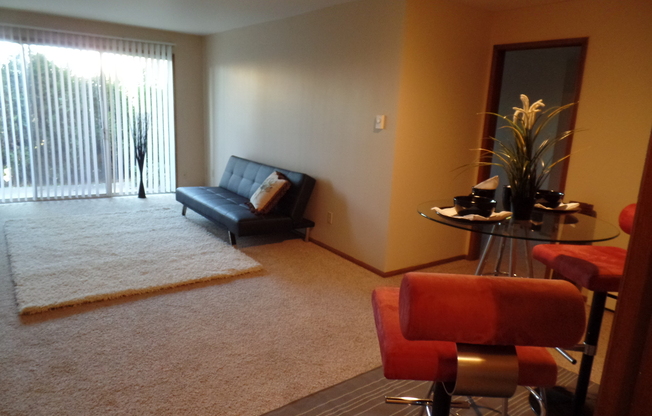 1 bed, 1 bath, 670 sqft, $1,050, Unit 202S