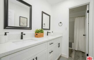 2417 South Budlong