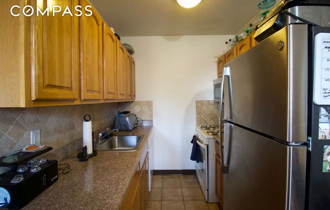 2 beds, 1 bath, $3,600, Unit 4A