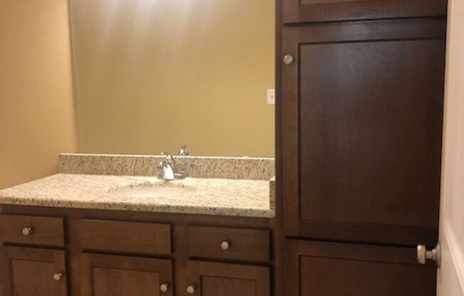 1 bed, 1 bath, 808 sqft, $675, Unit G4