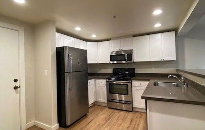 1 bed, 1 bath, 575 sqft, $1,450, Unit 003