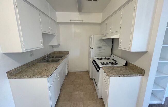 2 beds, 2 baths, $4,000, Unit 3