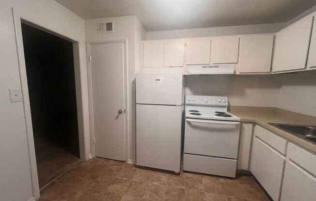 1 bed, 1 bath, 750 sqft, $1,025, Unit I-69