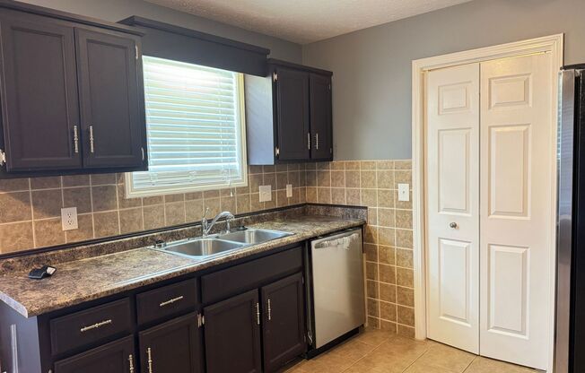 3 beds, 2 baths, $1,750