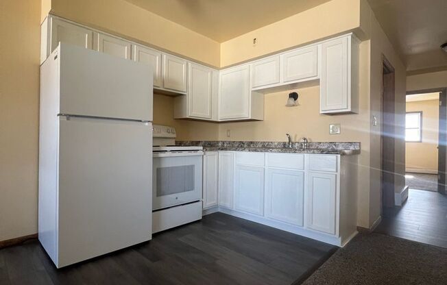 2 beds, 1 bath, 750 sqft, $825, Unit #6