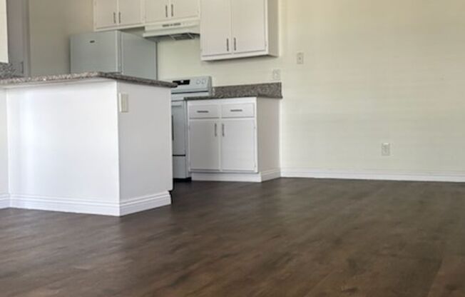 2 beds, 1 bath, 850 sqft, $2,200, Unit 7